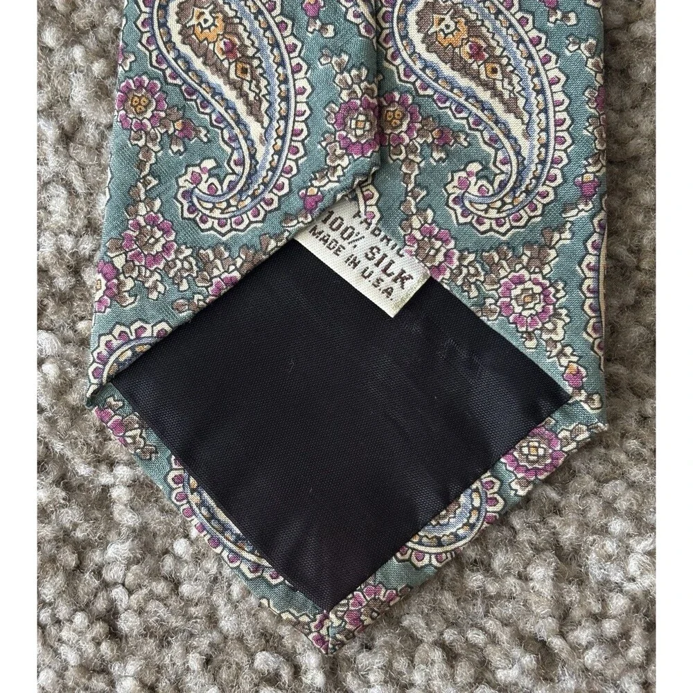 Vintage Saks Fifth Avenue‎ Mens 100% Silk Tie Paisley Red Green Gold Orange